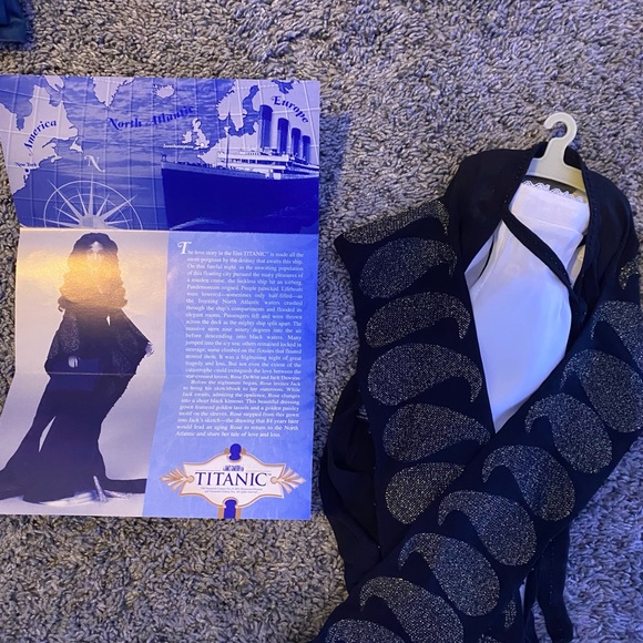 Franklin Mint Titanic Rose collection with trunk and full wardrobe - Picture 8 of 17